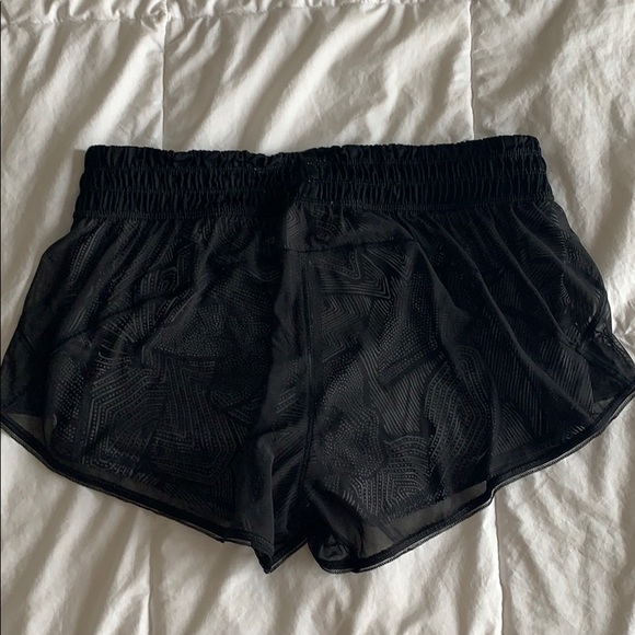 LULU LEMON shorts - Picture 4 of 6
